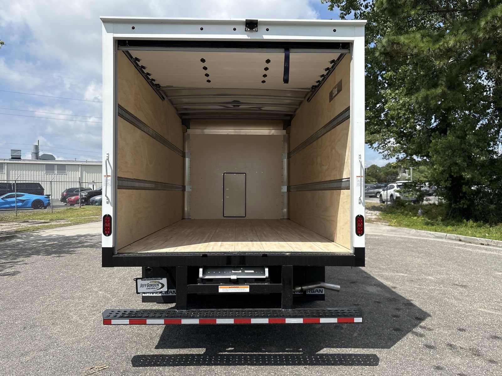 2024 Chevrolet Express Cutaway Base photo 20