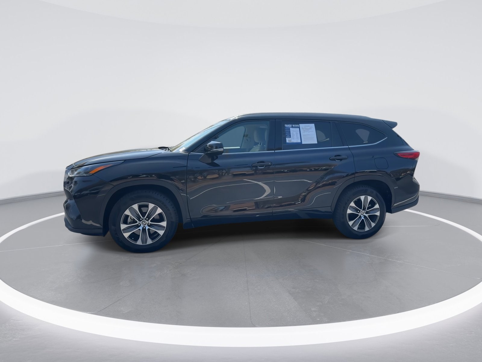 2022 Toyota Highlander XLE photo 4