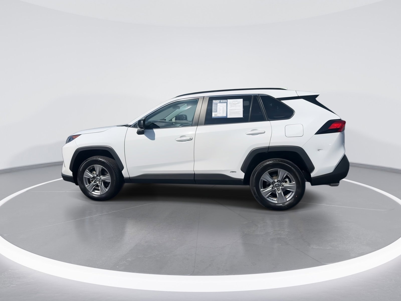 2022 Toyota RAV4 Hybrid LE photo 4