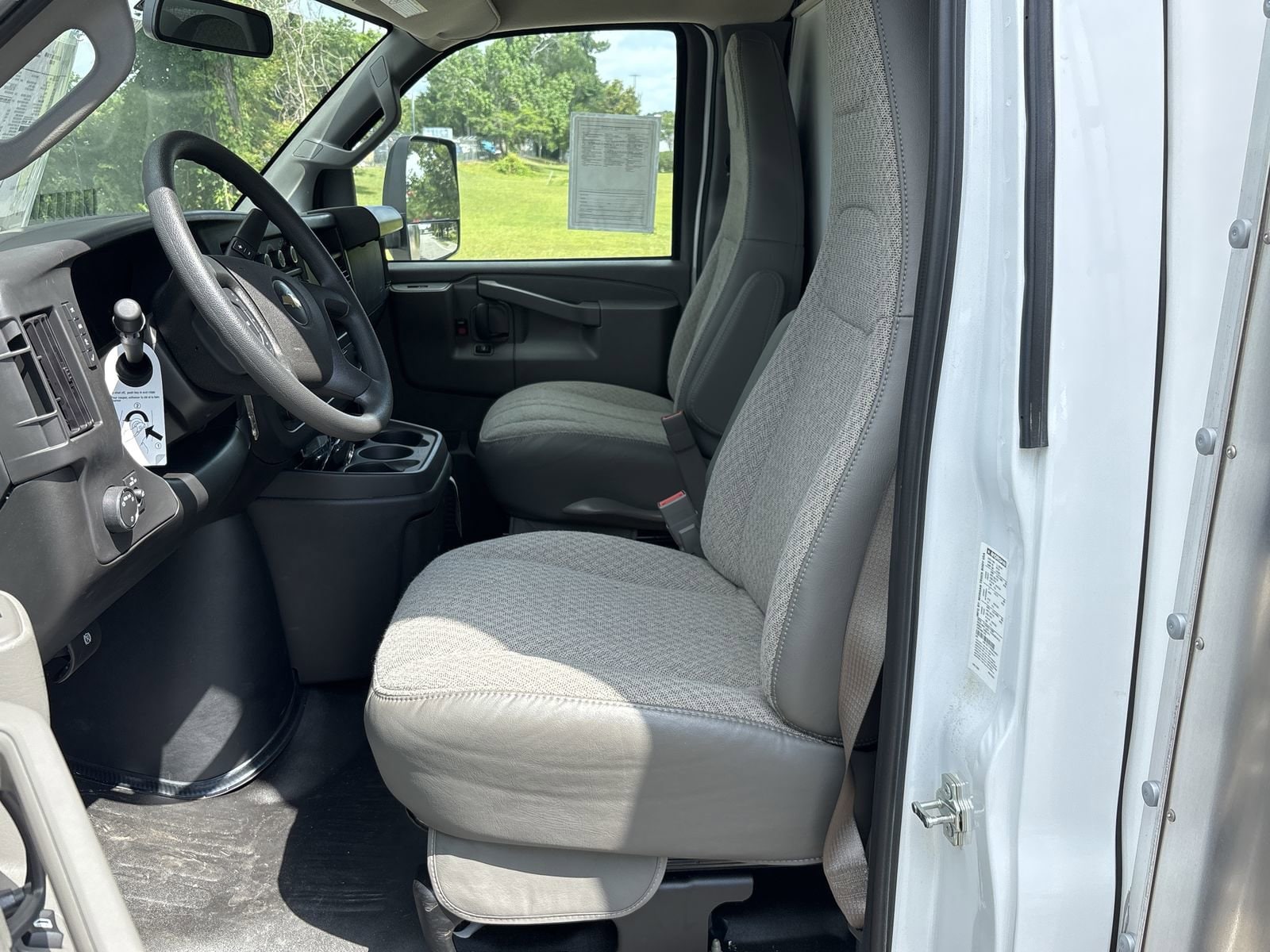 2024 Chevrolet Express Cutaway Base photo 13