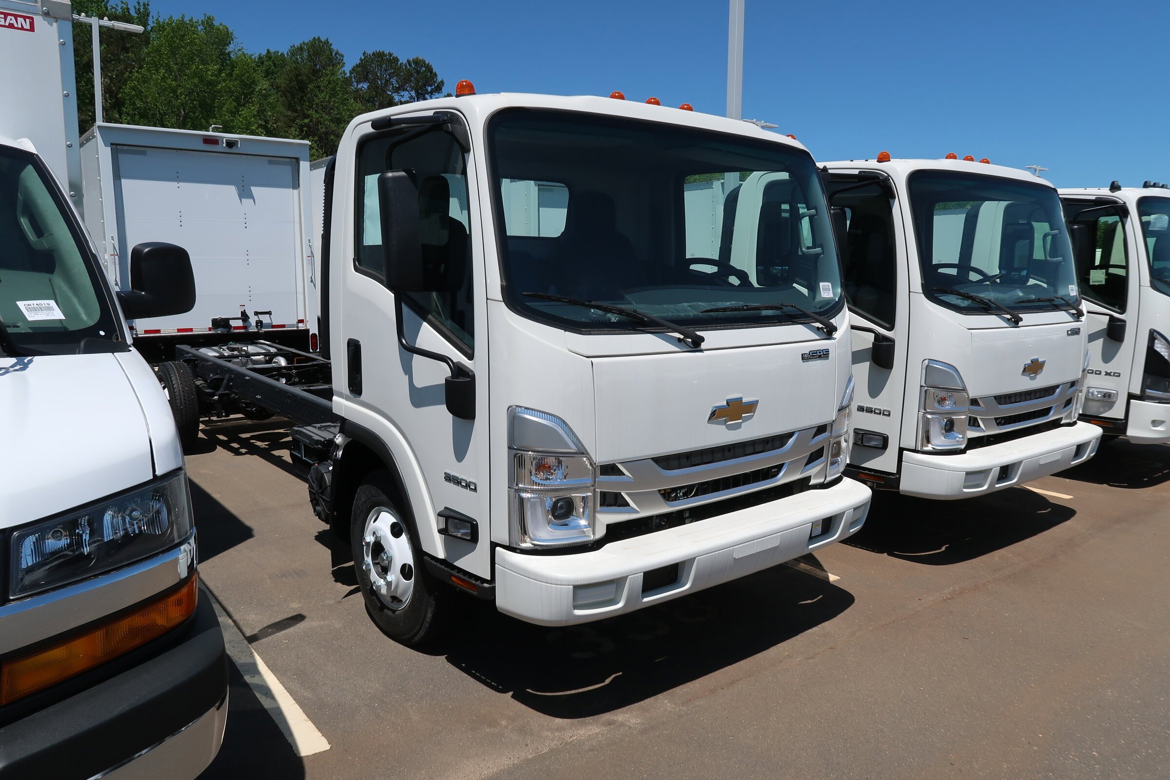 2025 Chevrolet Silverado 3500HD photo 2