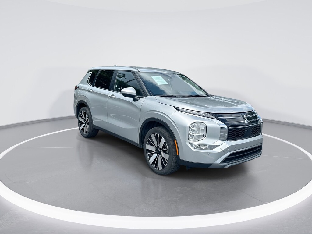 Used 2025 Mitsubishi Outlander SE SUV