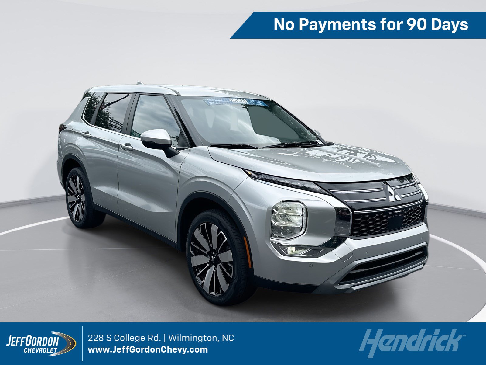 2025 Mitsubishi Outlander SE 2WD's photo