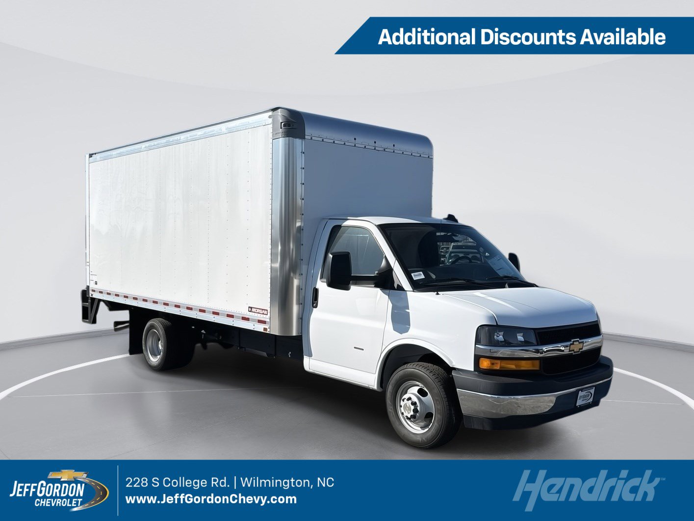 2024 Chevrolet Express Cutaway Base's photo