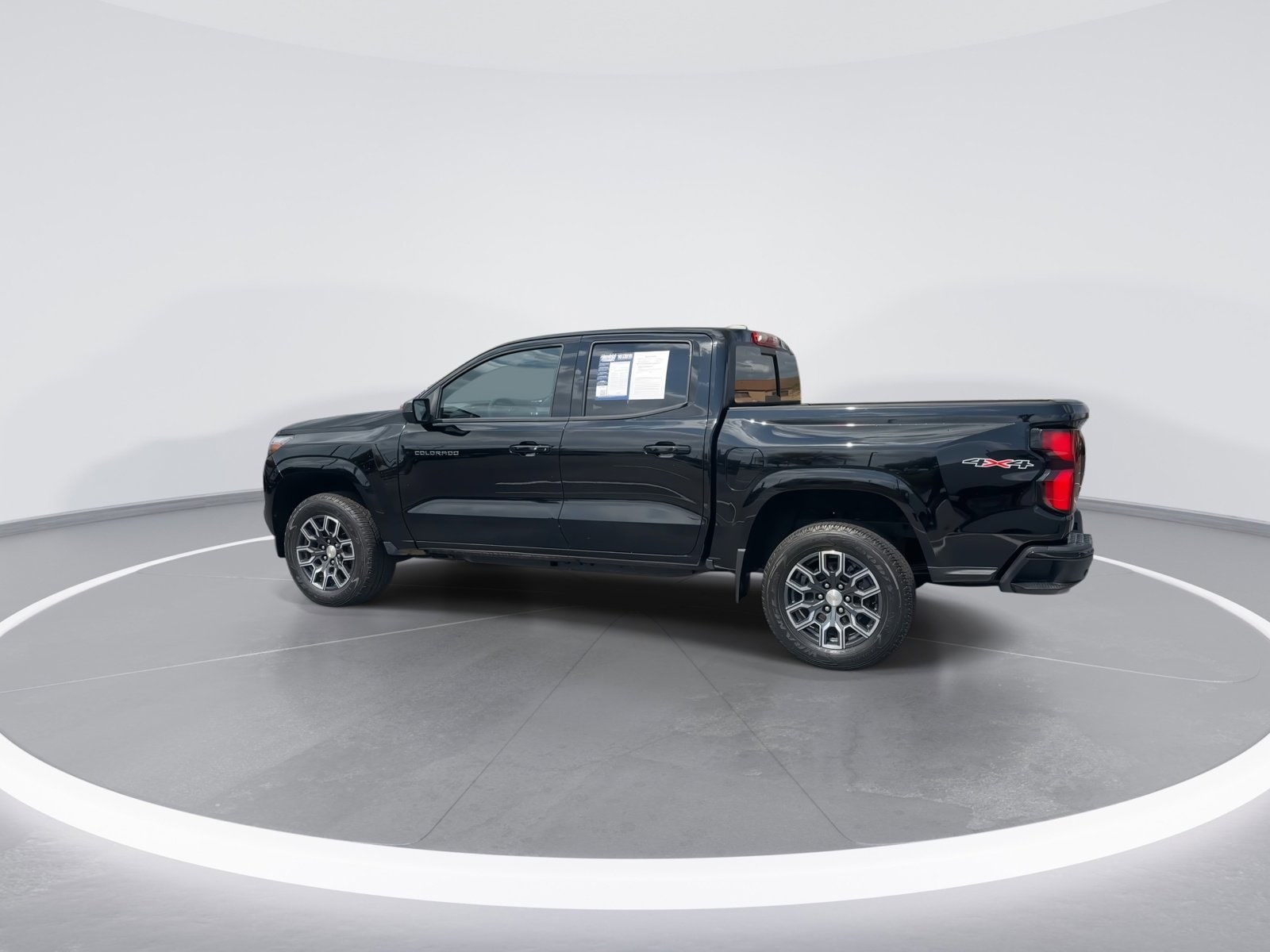 2024 Chevrolet Colorado 4WD LT photo 5