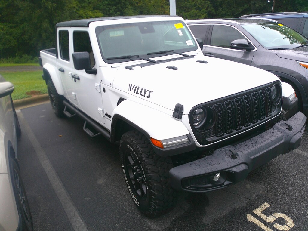 Used 2024 Jeep Gladiator Willys Truck Crew Cab