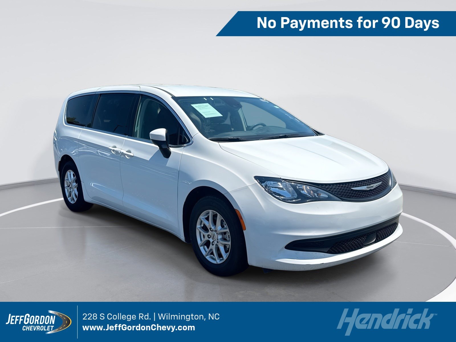 2023 Chrysler Voyager's photo