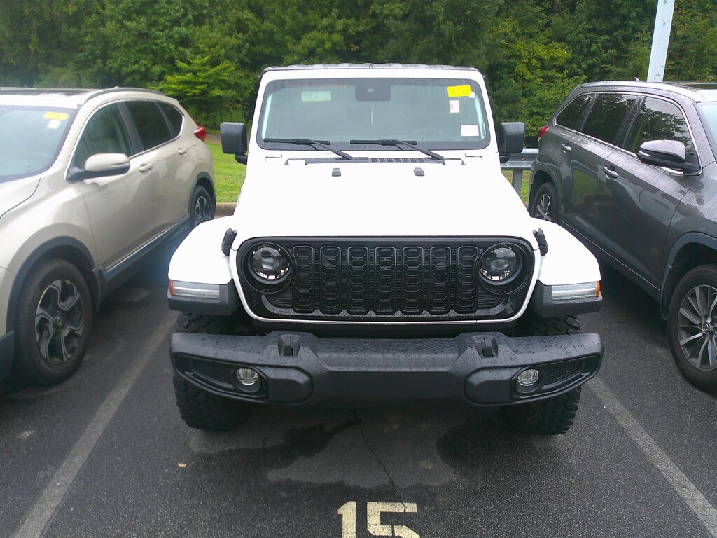 Used 2024 Jeep Gladiator Willys Truck Crew Cab