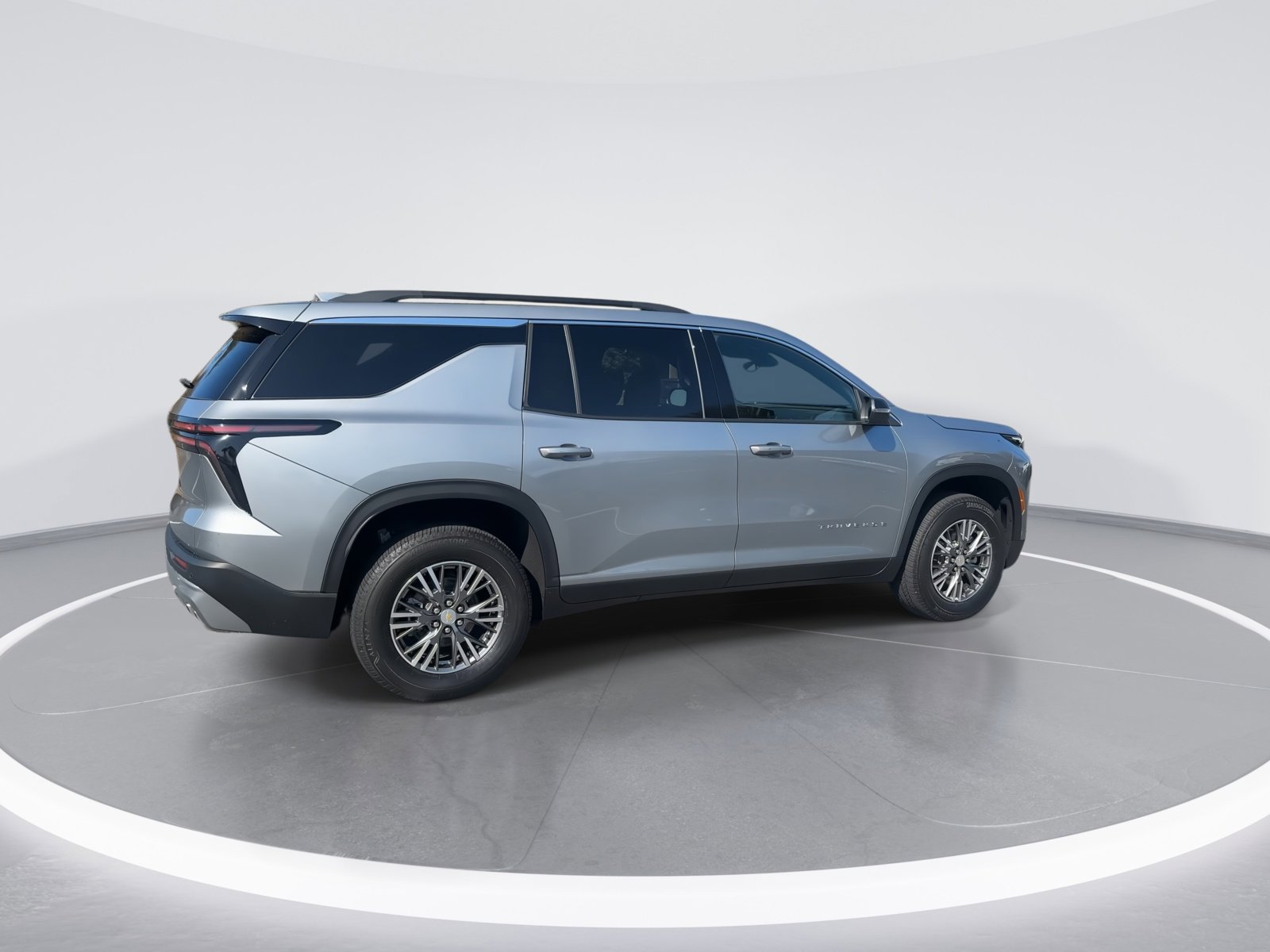 2025 Chevrolet Traverse AWD LT photo 3