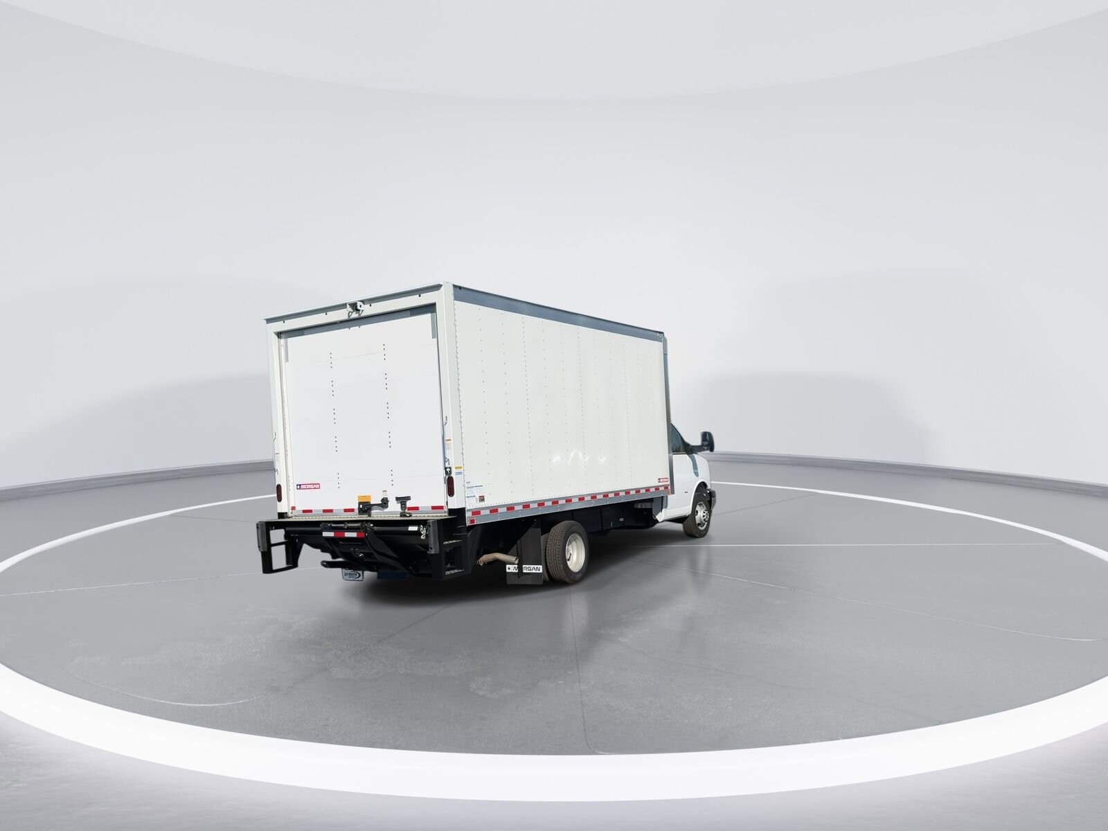 2024 Chevrolet Express Cutaway Base photo 2