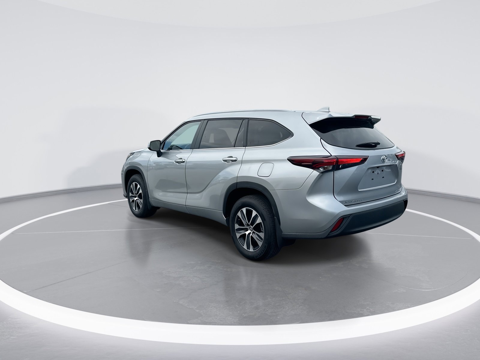 2024 Toyota Highlander XLE photo 6