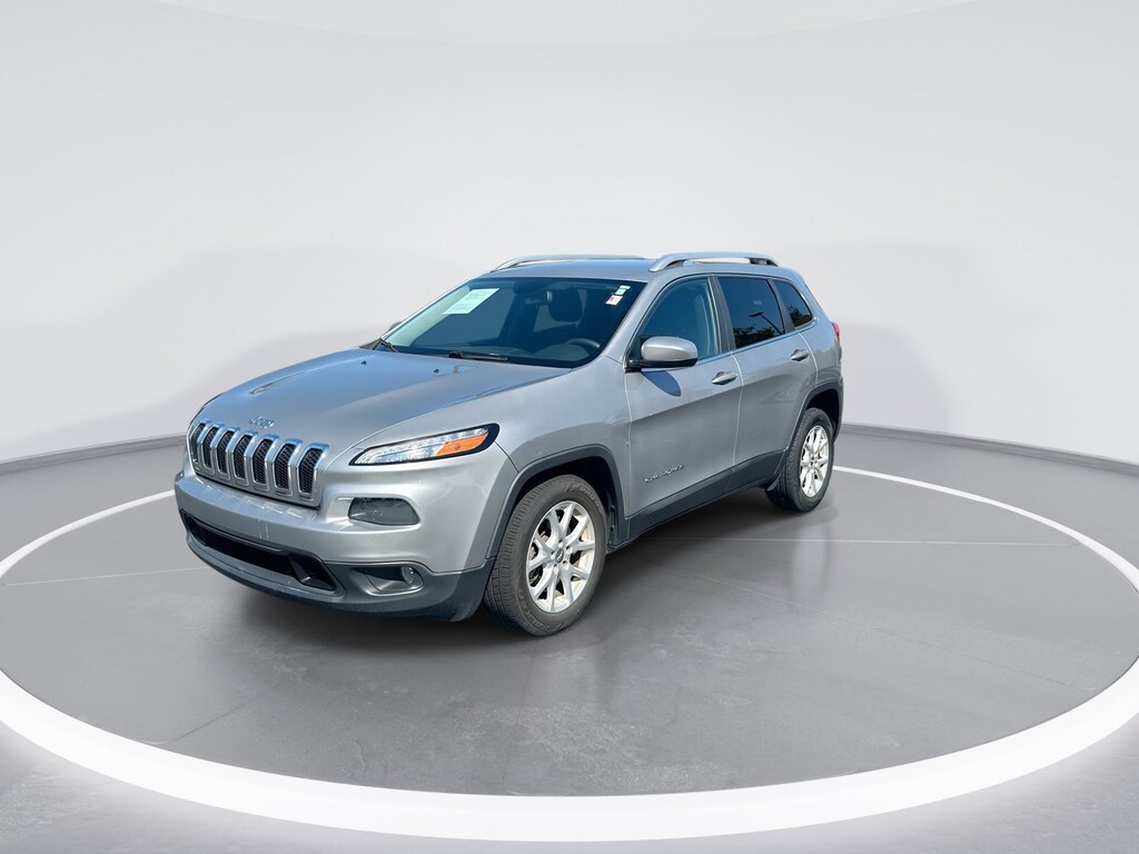Used 2018 Jeep Cherokee Latitude FWD SUV