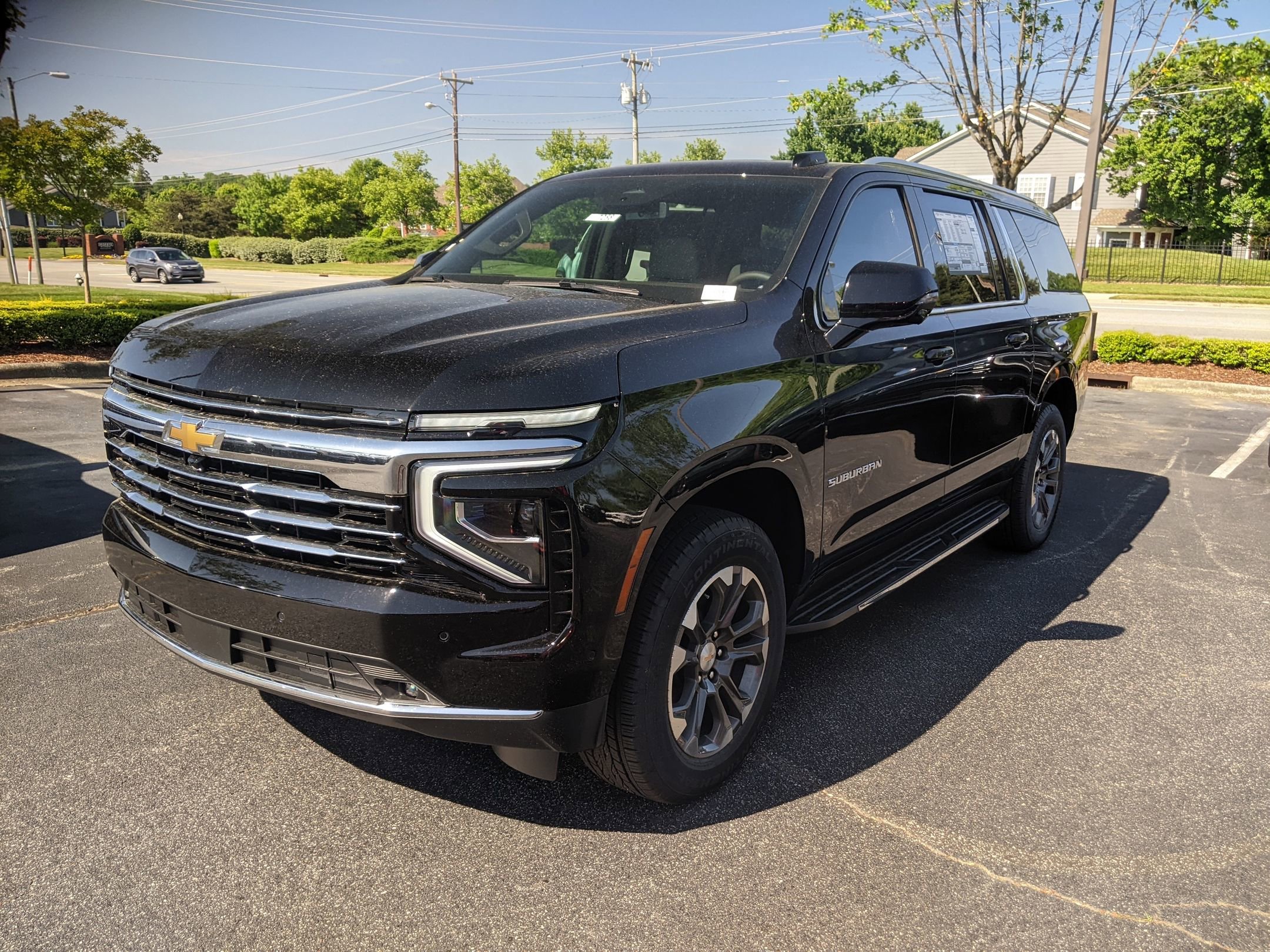 2025 Chevrolet Suburban LT photo 3