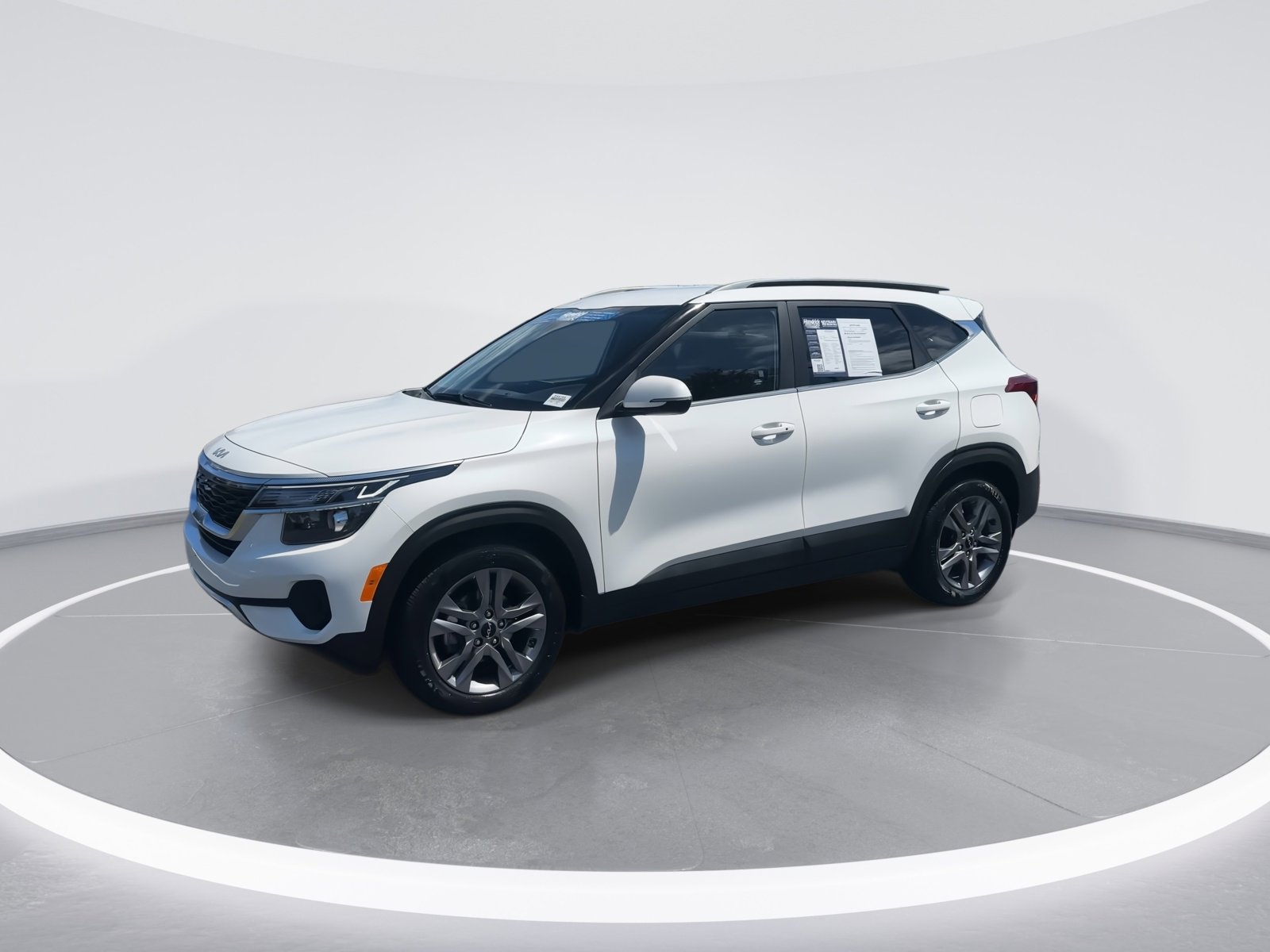 2023 Kia Seltos S photo 3