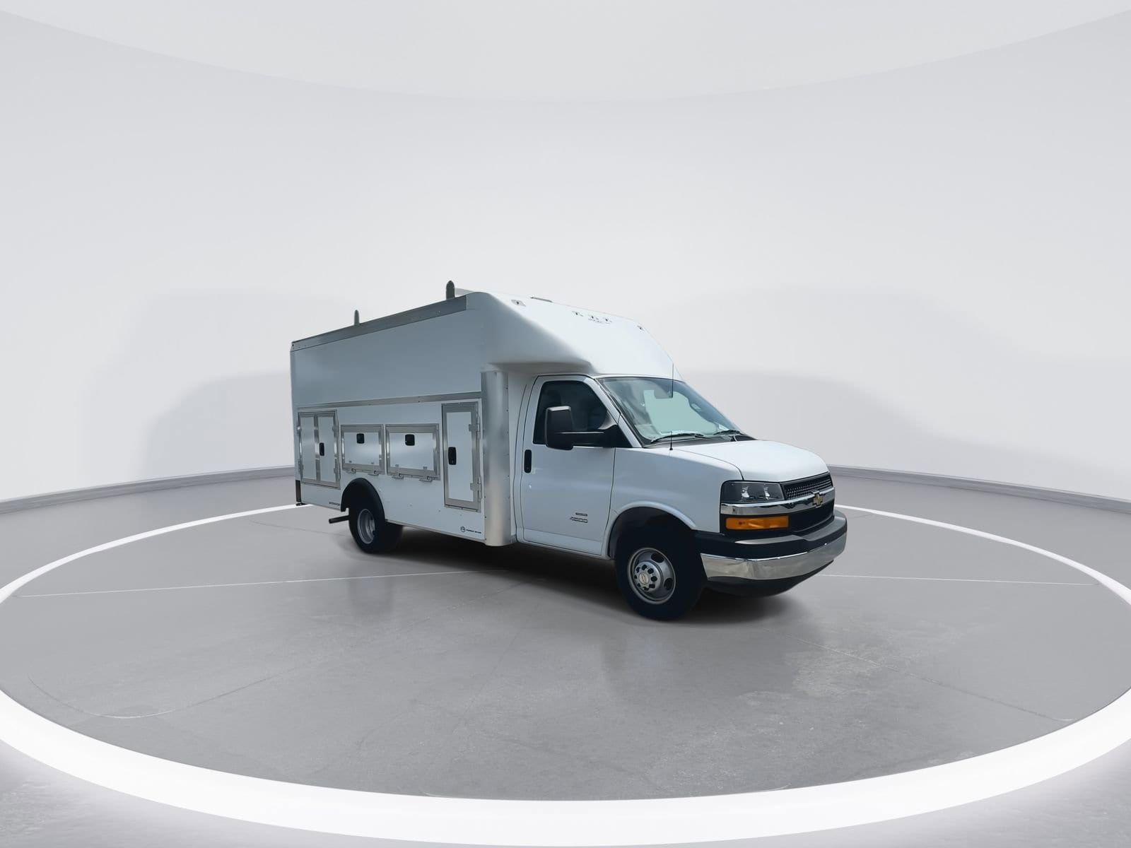 2024 Chevrolet Express Cutaway Base photo 9