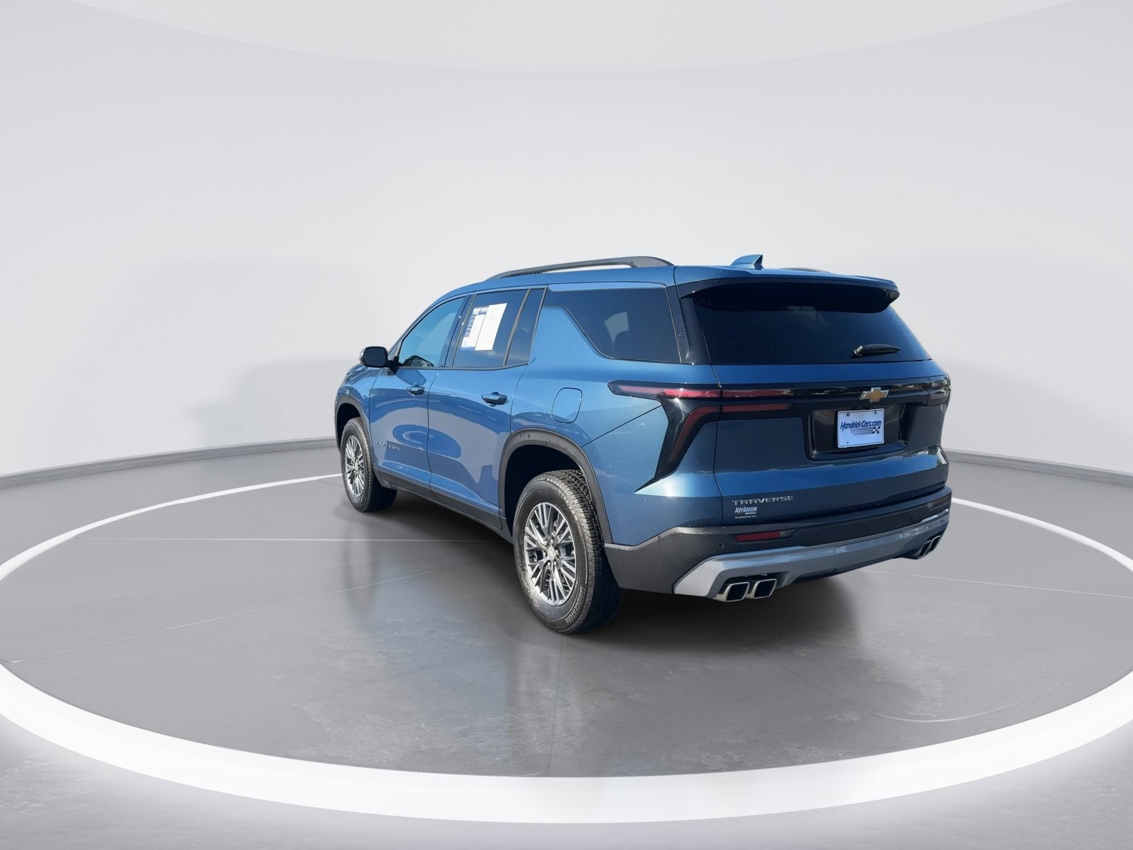 2025 Chevrolet Traverse FWD LT photo 5