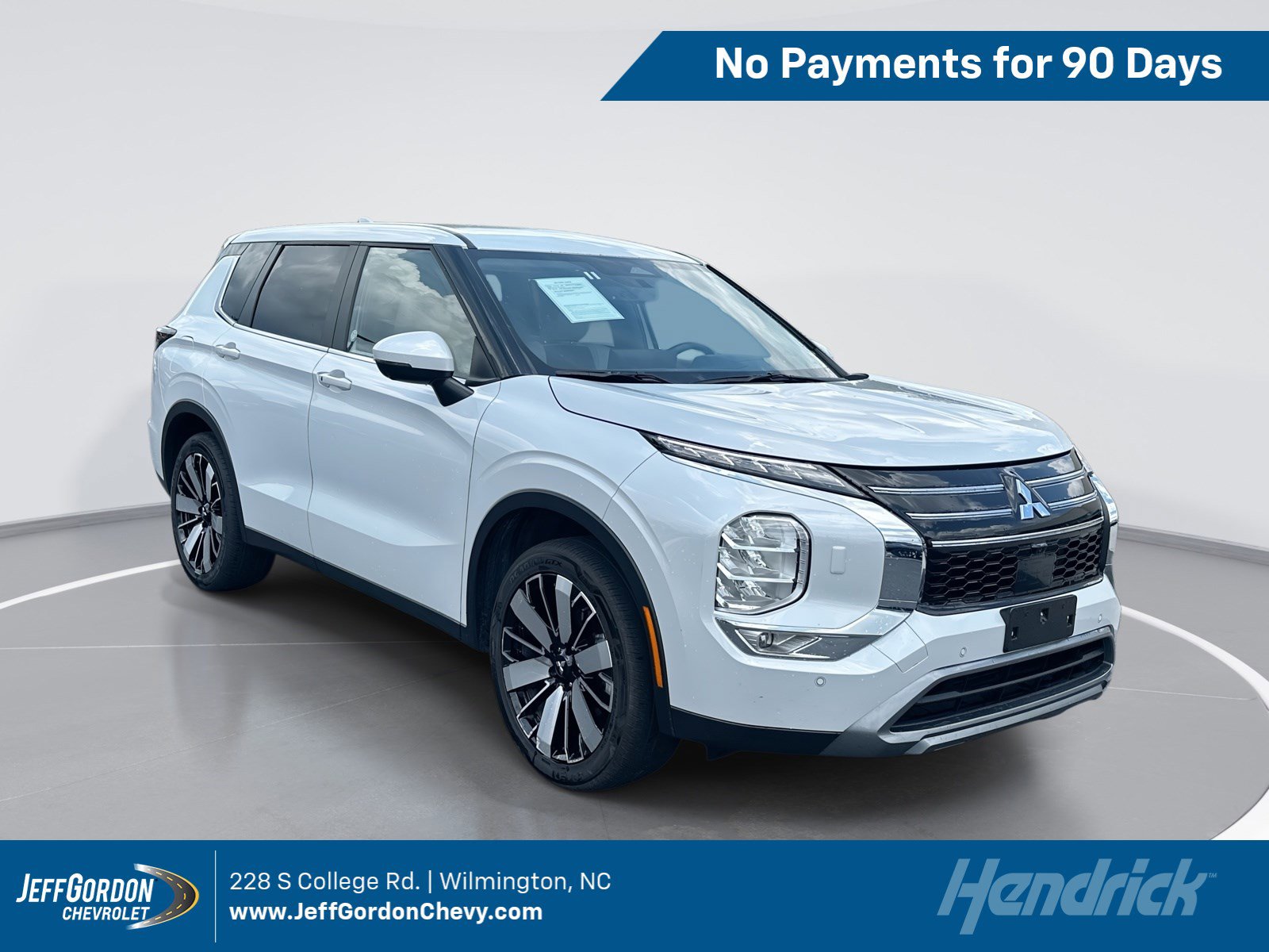 2025 Mitsubishi Outlander's photo