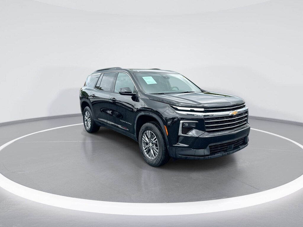 Used 2025 Chevrolet Traverse LT SUV