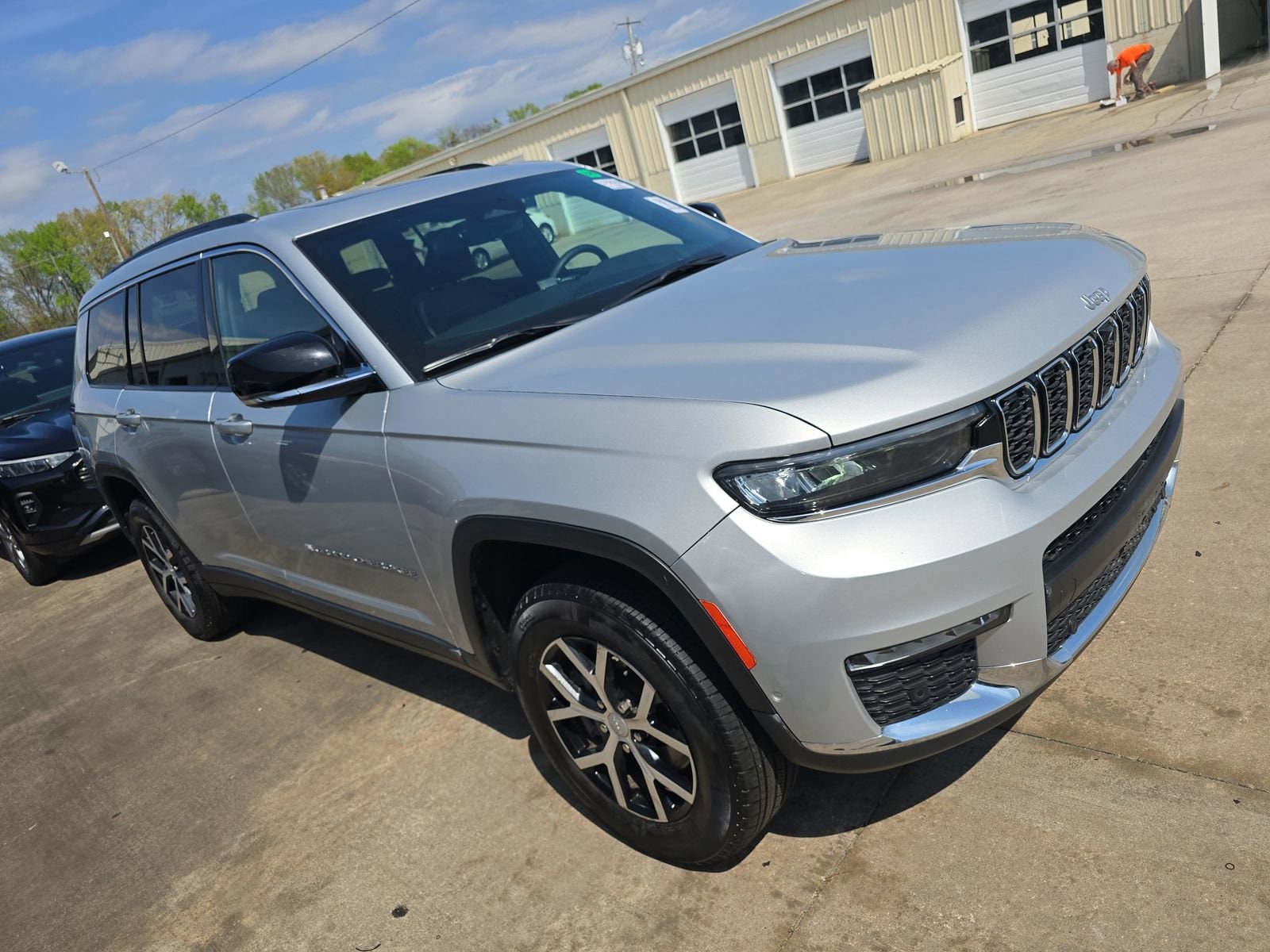 2024 Jeep Grand Cherokee L Limited photo 2