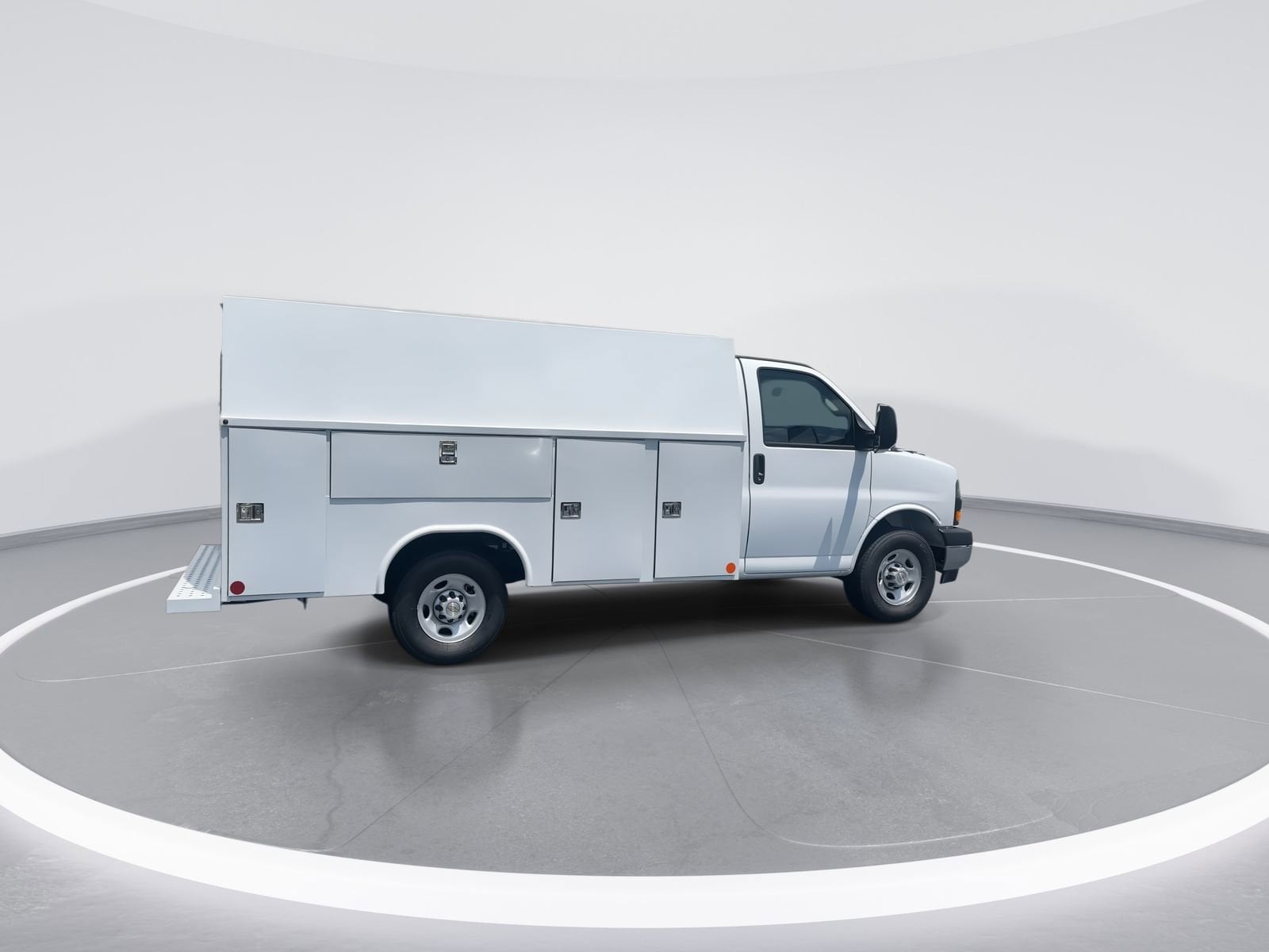 2025 Chevrolet Express Cutaway Base photo 10