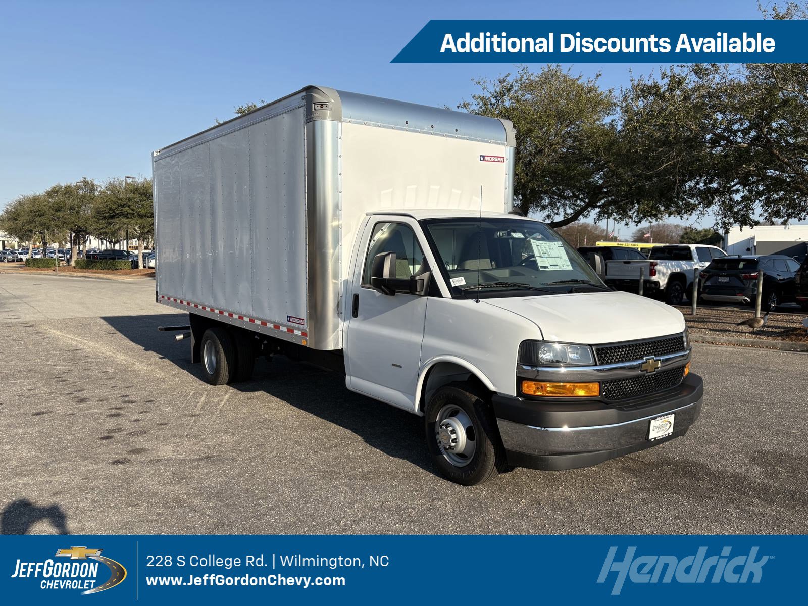 2024 Chevrolet Express Cutaway Base's photo