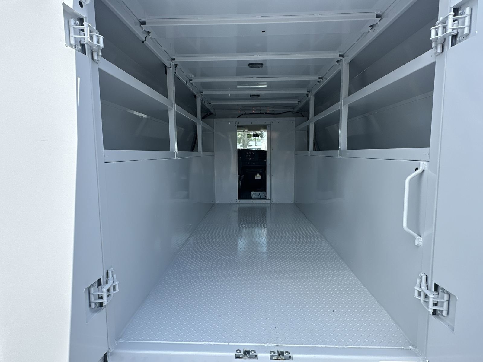 2025 Chevrolet Express Cutaway Base photo 14
