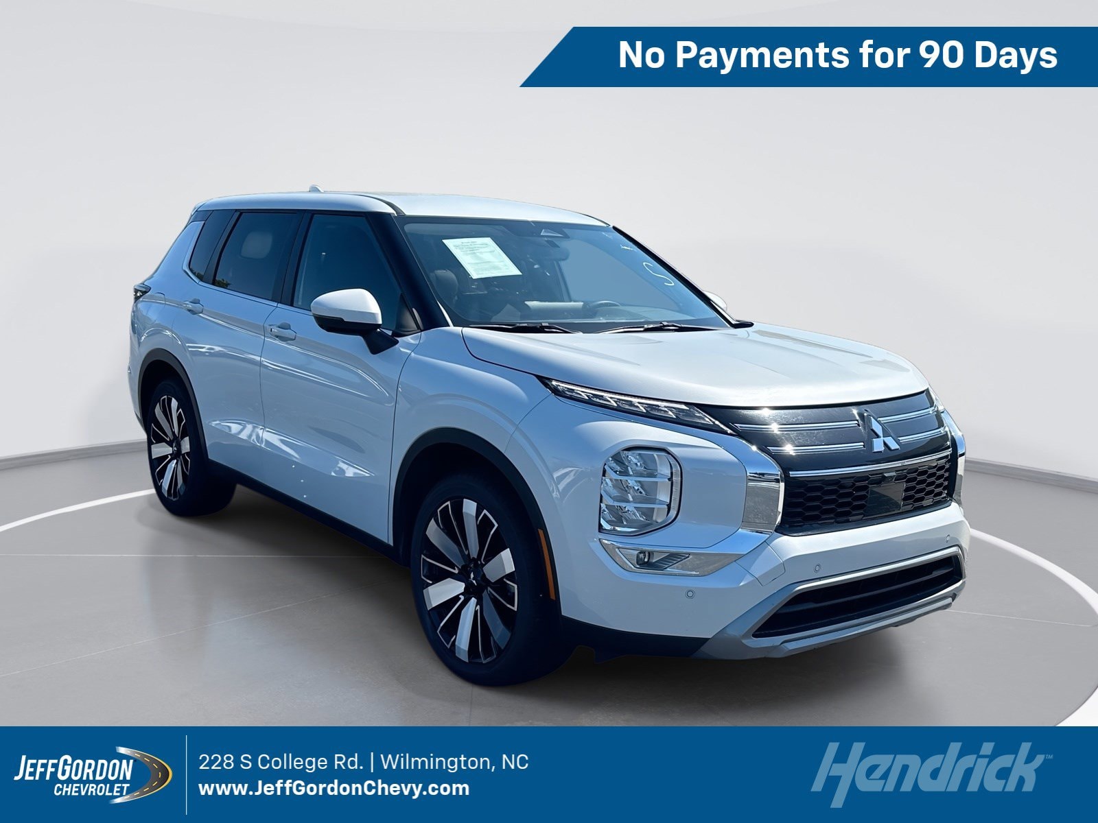 2025 Mitsubishi Outlander's photo