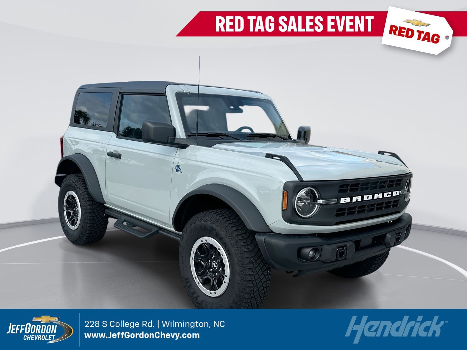 2023 Ford Bronco 2-Door Black Diamond's photo