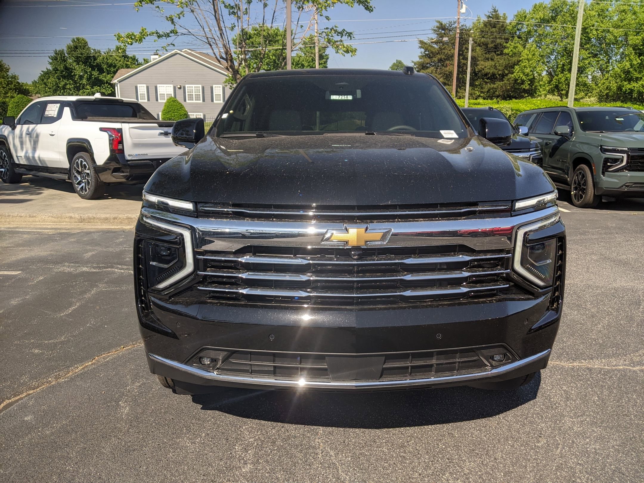 2025 Chevrolet Suburban LT photo 2