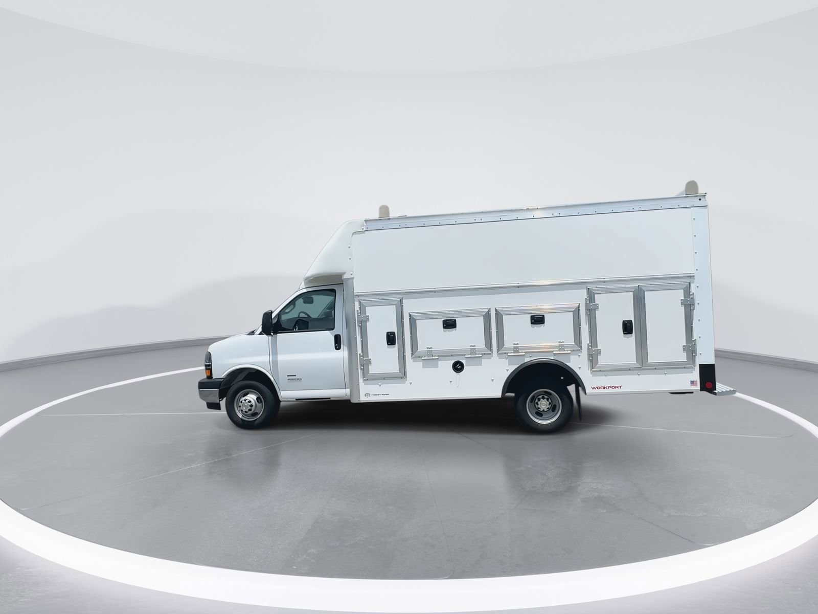 2024 Chevrolet Express Cutaway Base photo 3