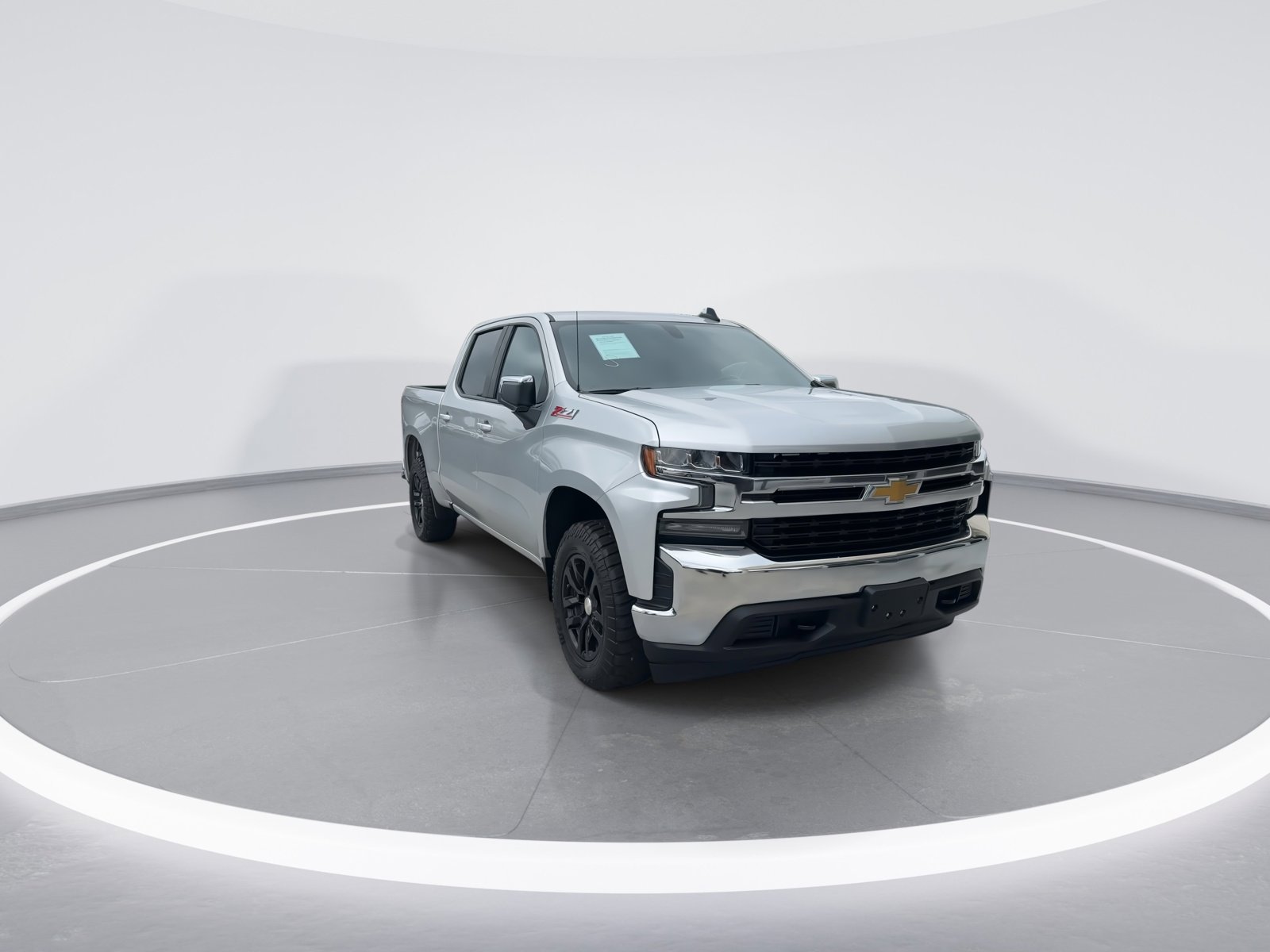 2019 Chevrolet Silverado 1500 LT photo 2