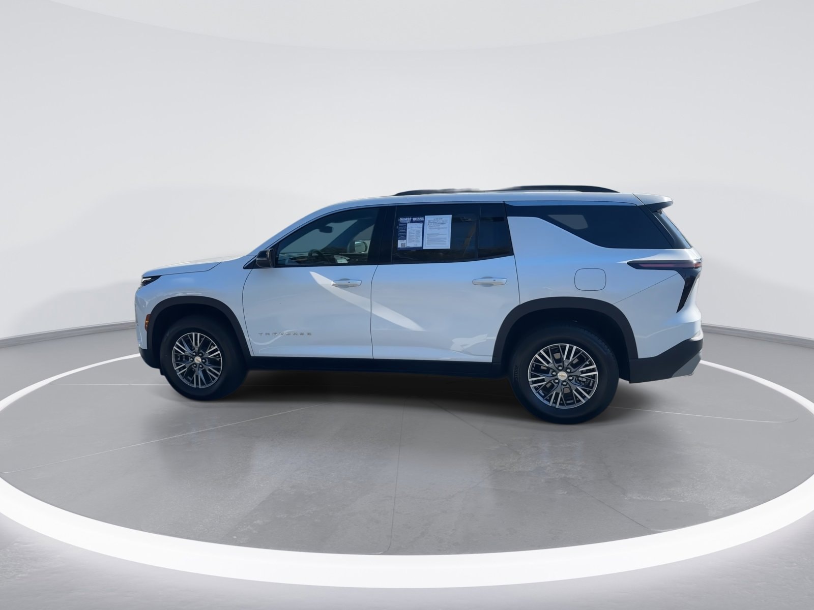 2025 Chevrolet Traverse FWD LT photo 4