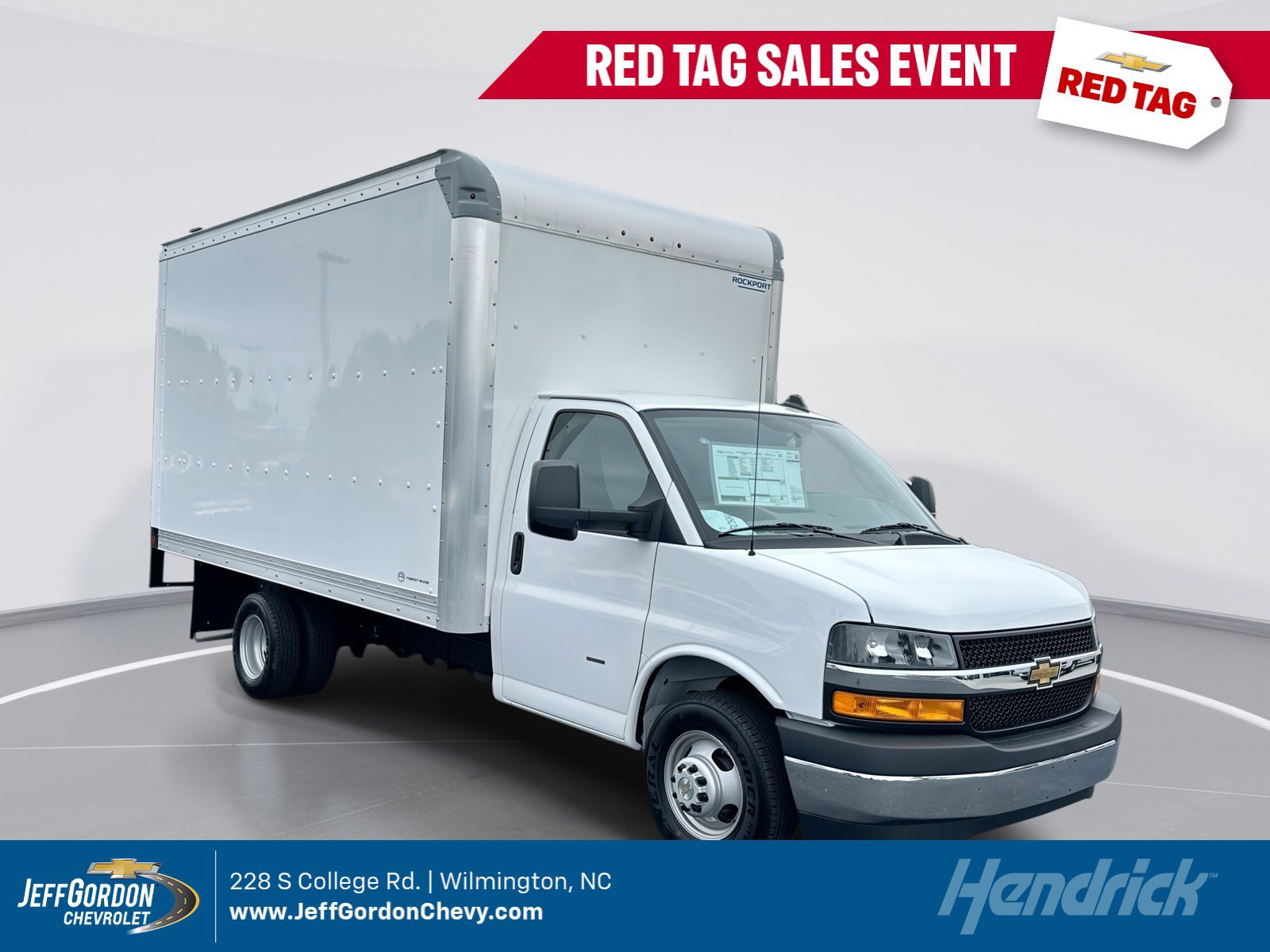 2025 Chevrolet Express Cutaway Base's photo