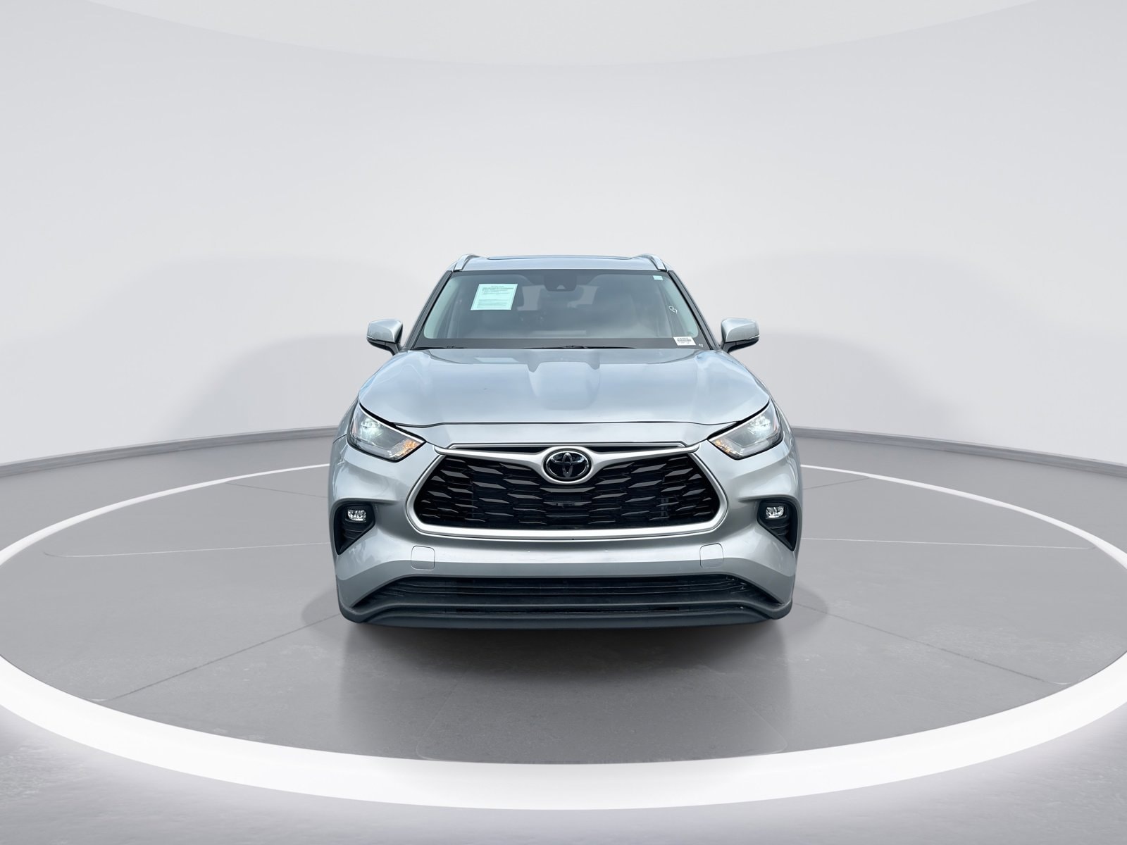 2024 Toyota Highlander XLE photo 2