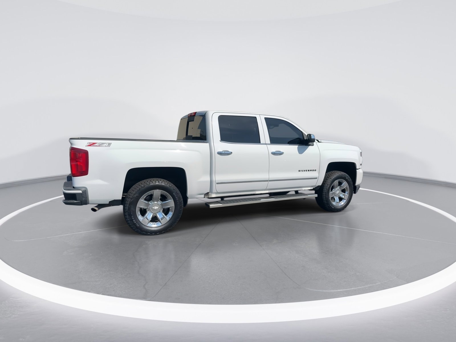 2017 Chevrolet Silverado 1500 LTZ photo 3