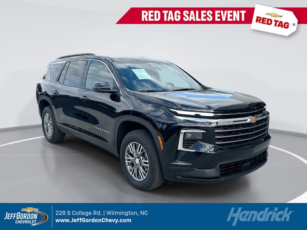 Used 2025 Chevrolet Traverse LT SUV