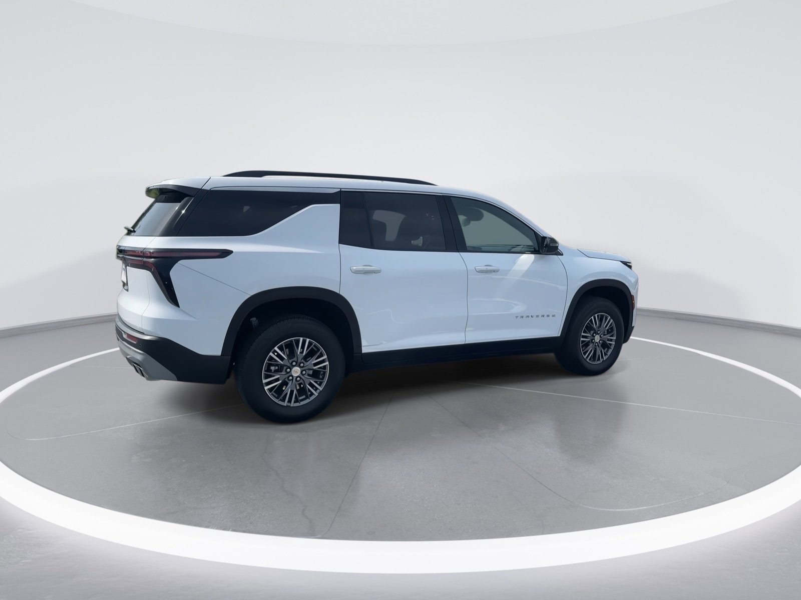 2025 Chevrolet Traverse FWD LT photo 3