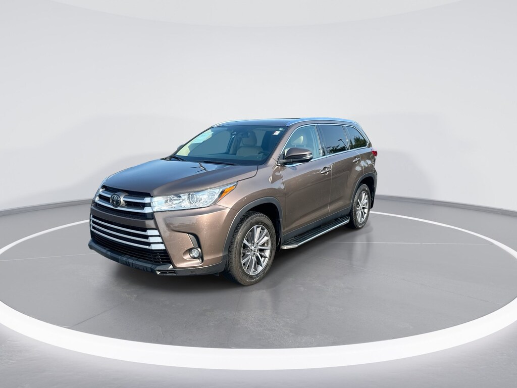 Used 2019 Toyota Highlander SE SUV