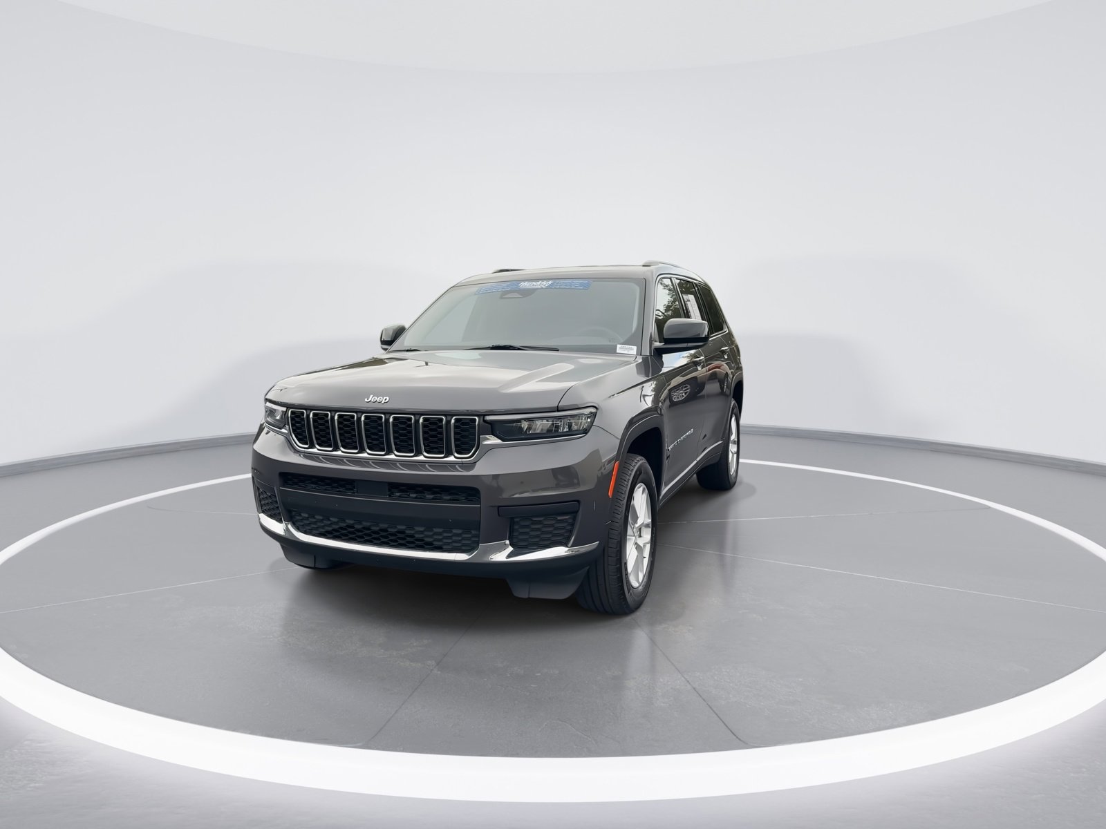 2023 Jeep Grand Cherokee Laredo Altitude photo 3