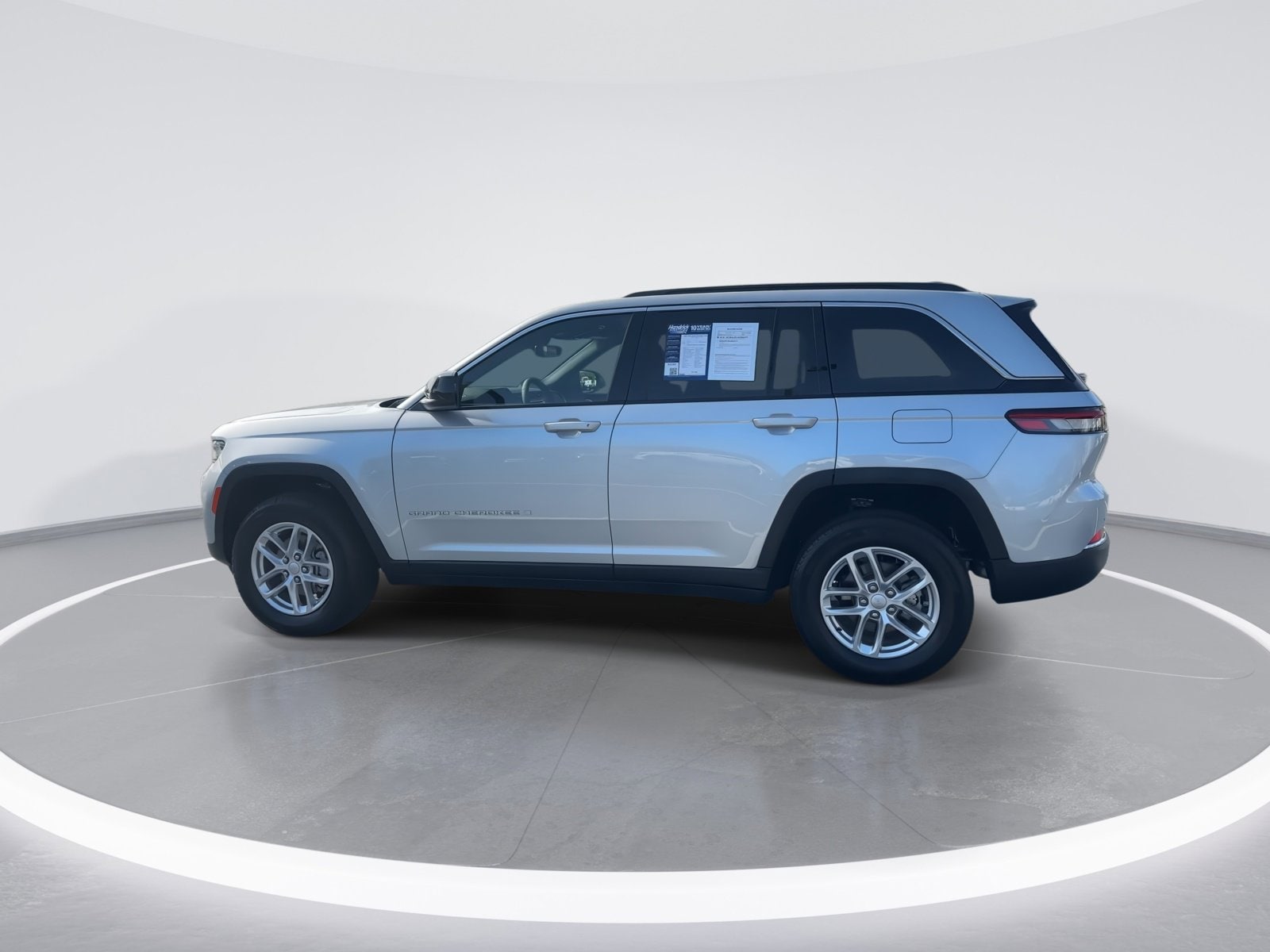 2025 Jeep Grand Cherokee Laredo X photo 4