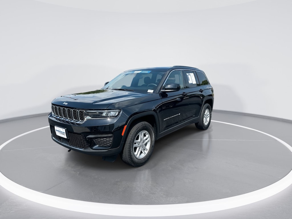 Used 2024 Jeep Grand Cherokee Laredo 4x4 SUV