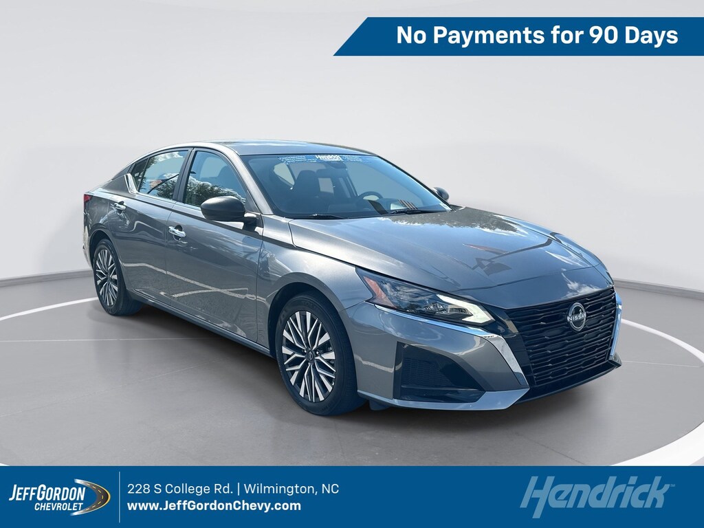 Used 2025 Nissan Altima SV Sedan