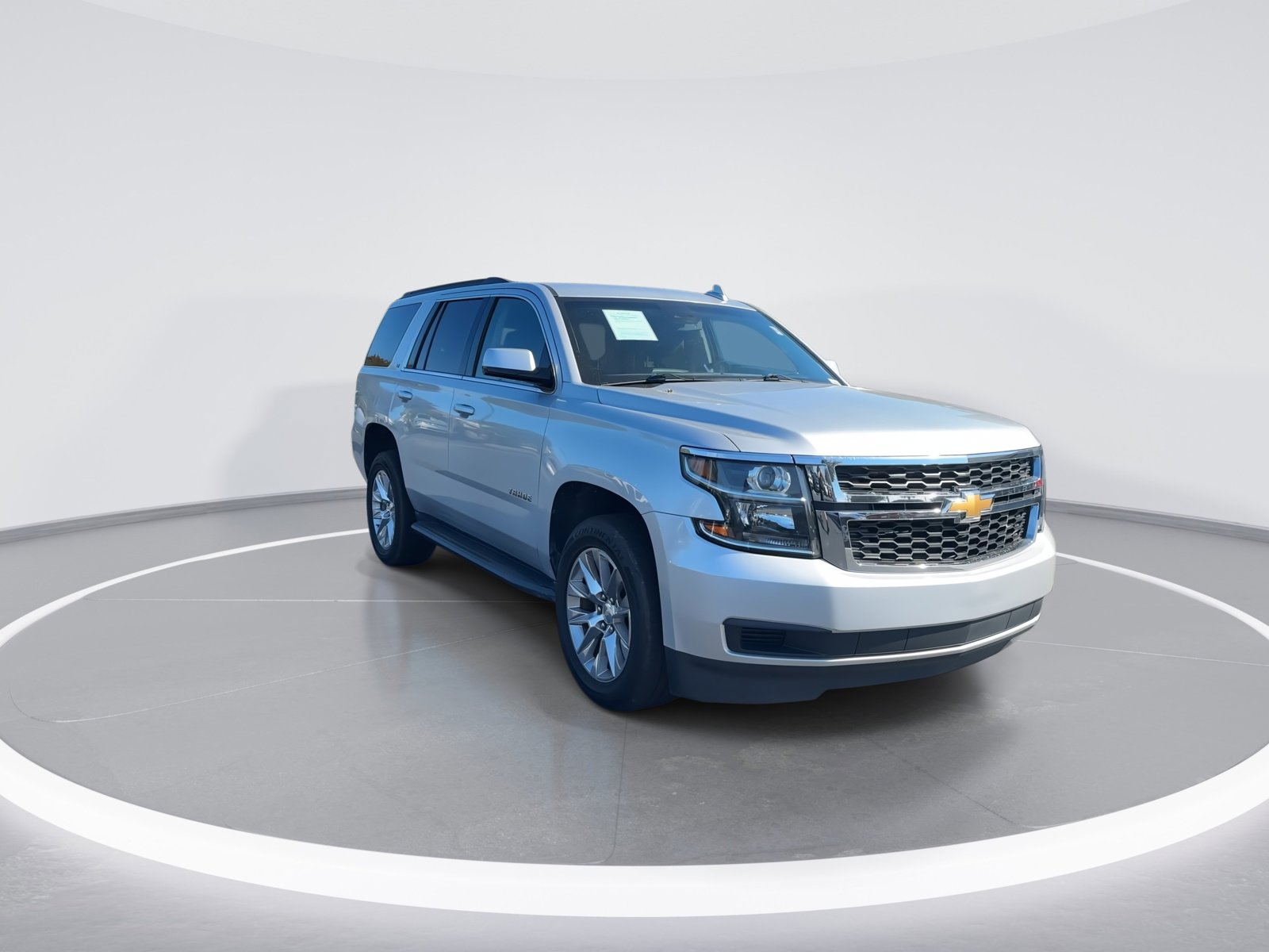 2019 Chevrolet Tahoe LT photo 2