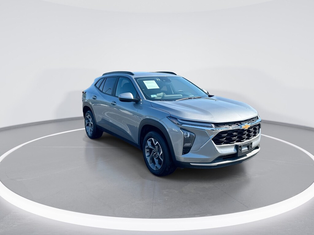 Used 2025 Chevrolet Trax LT SUV
