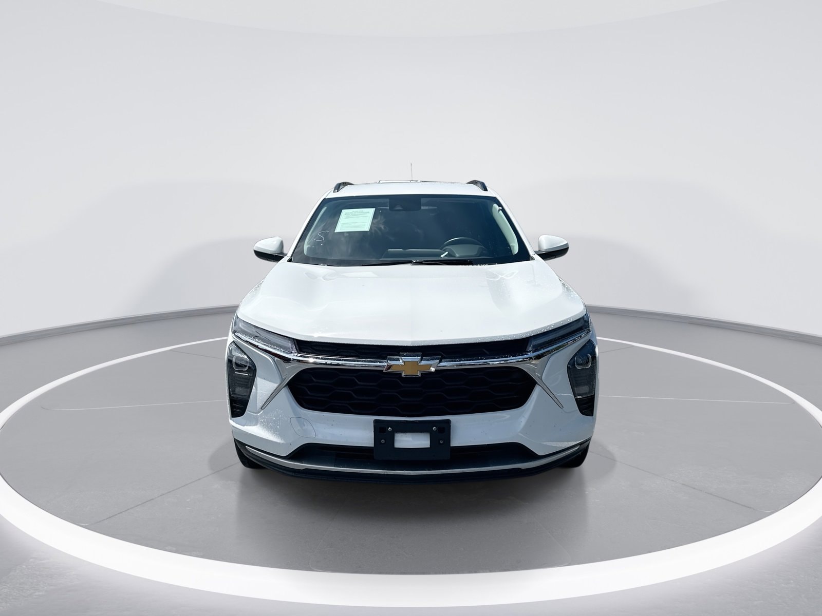 2025 Chevrolet Trax LT photo 2