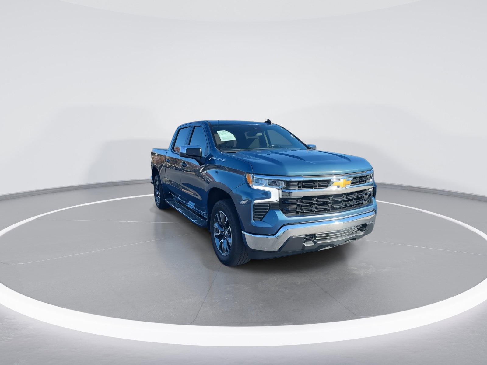 2024 Chevrolet Silverado 1500 LT photo 2