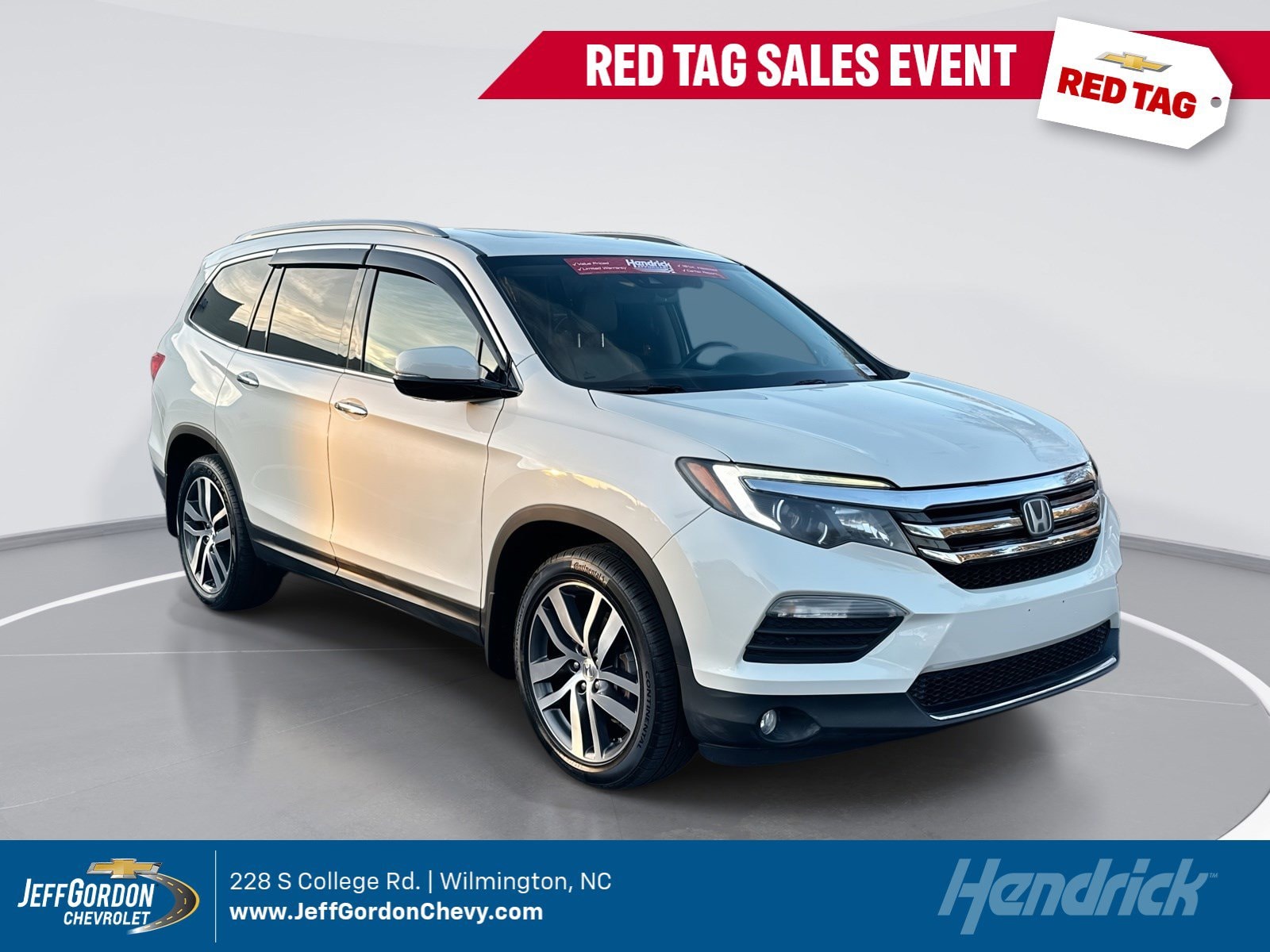 2017 Honda Pilot Elite's photo