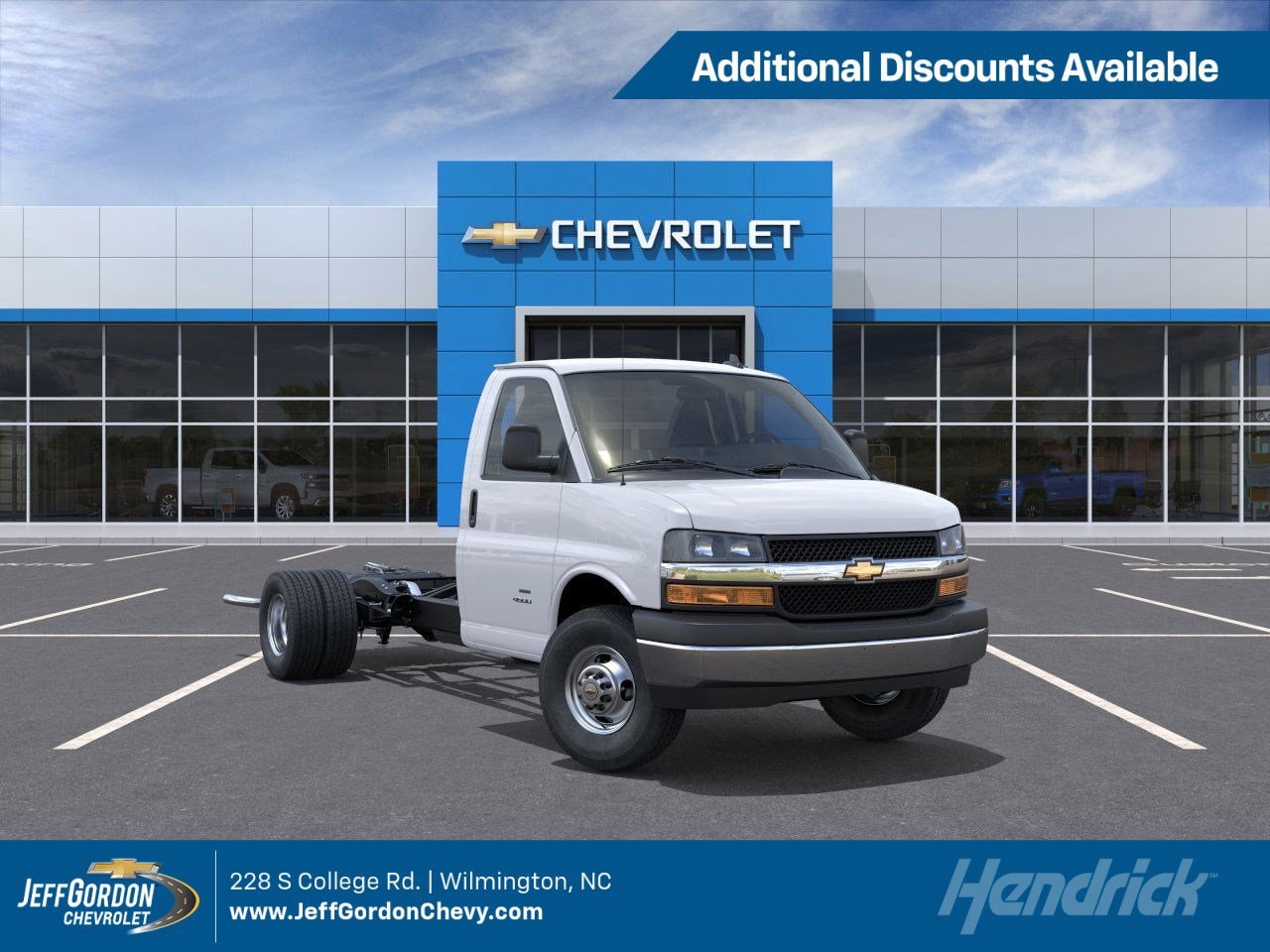 2025 Chevrolet Express Cutaway Base's photo