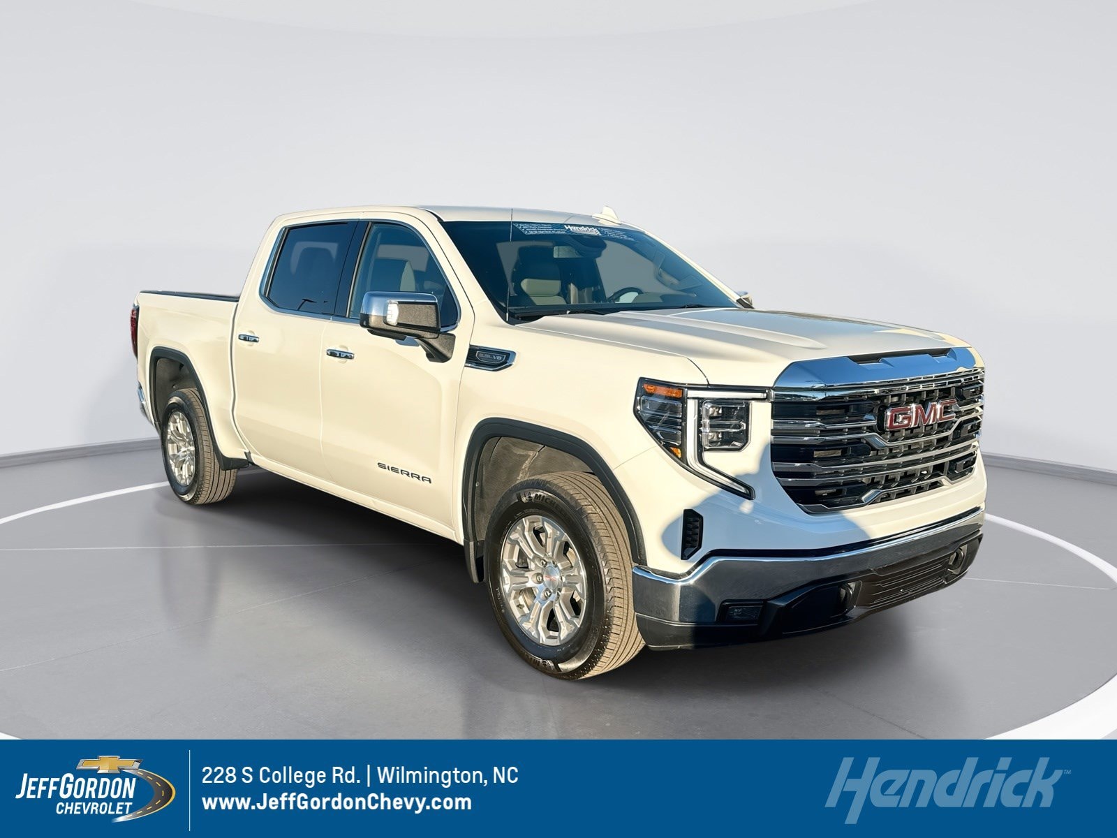 2025 GMC Sierra 1500 SLT's photo