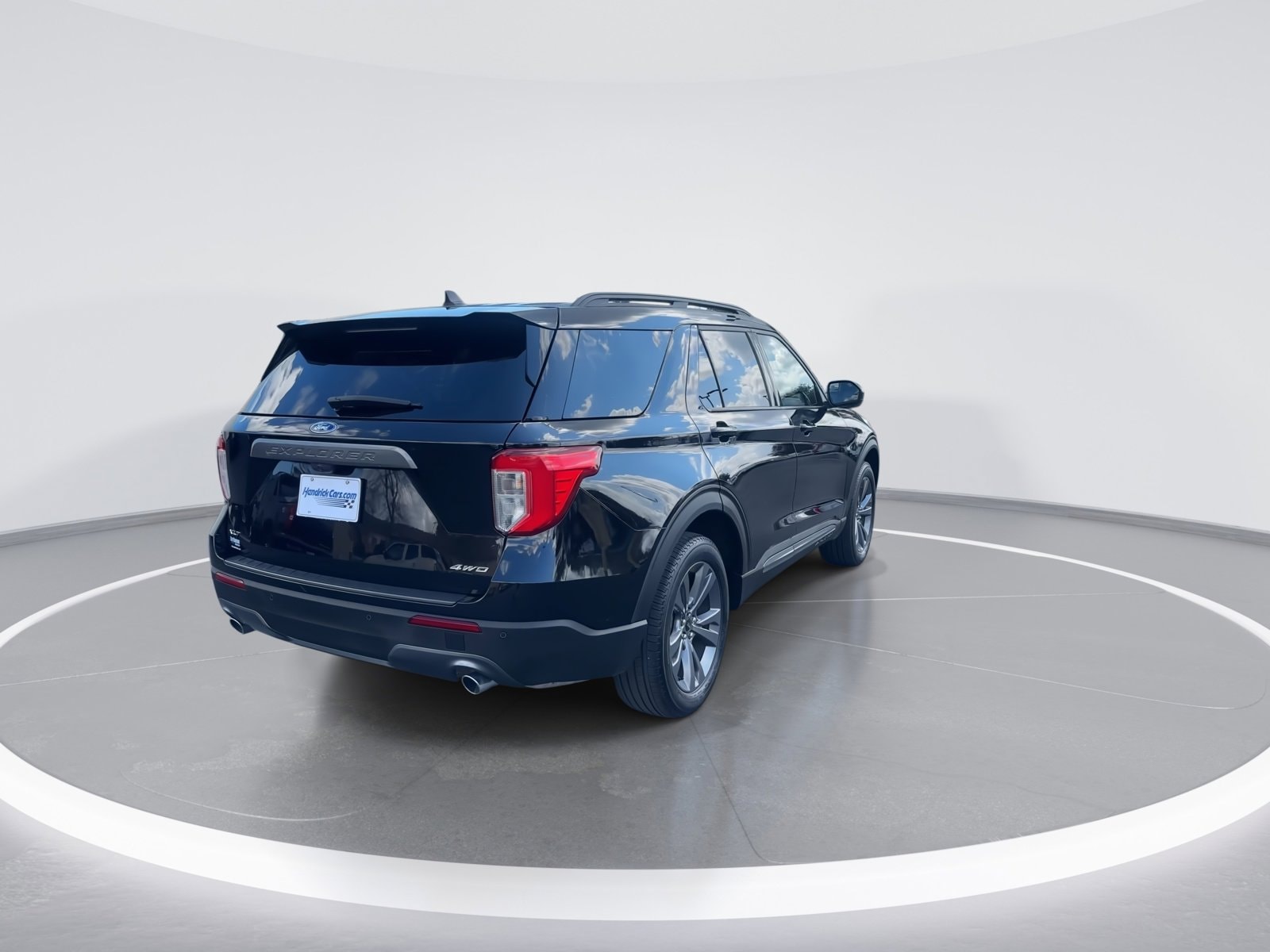 2023 Ford Explorer XLT photo 3